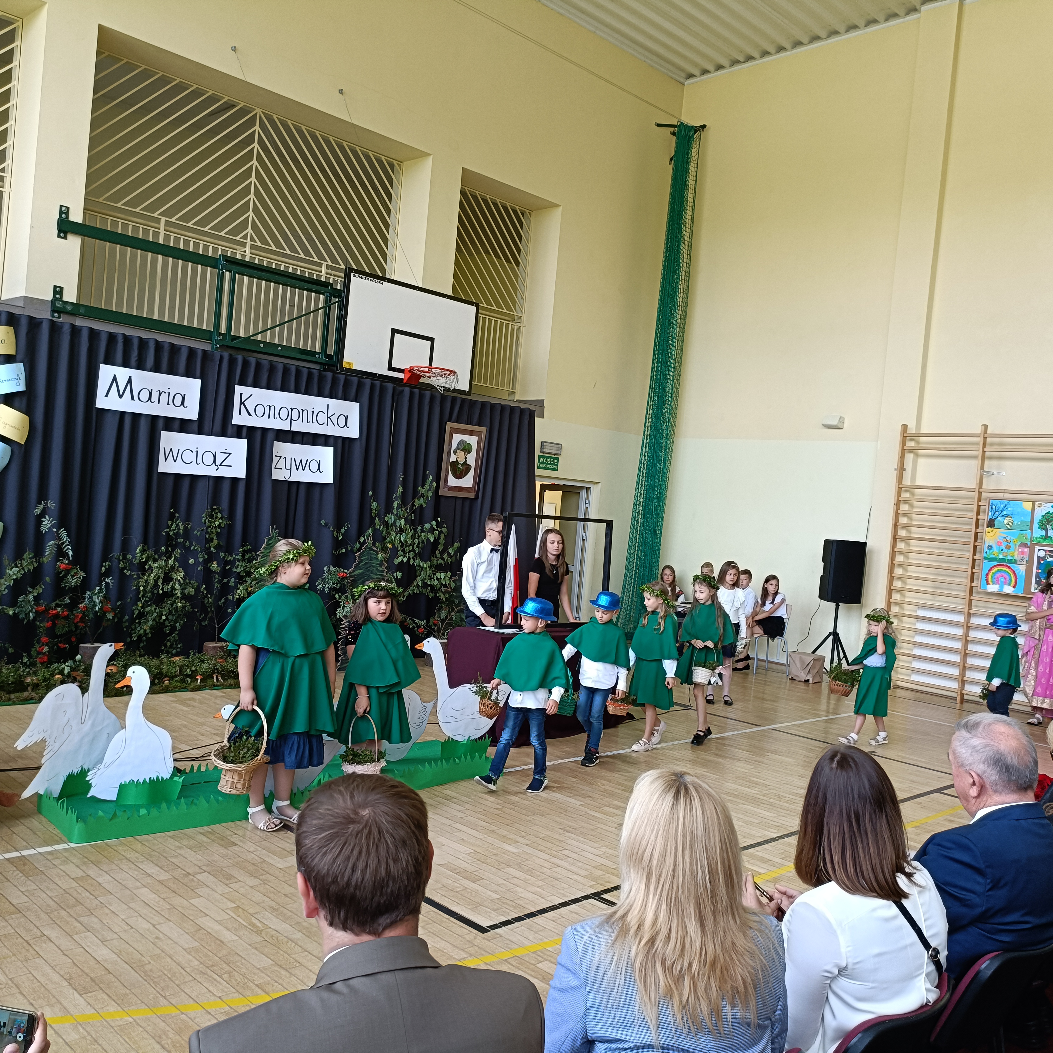 Program artystyczny w wykonaniu uczniów naszej szkoły 
