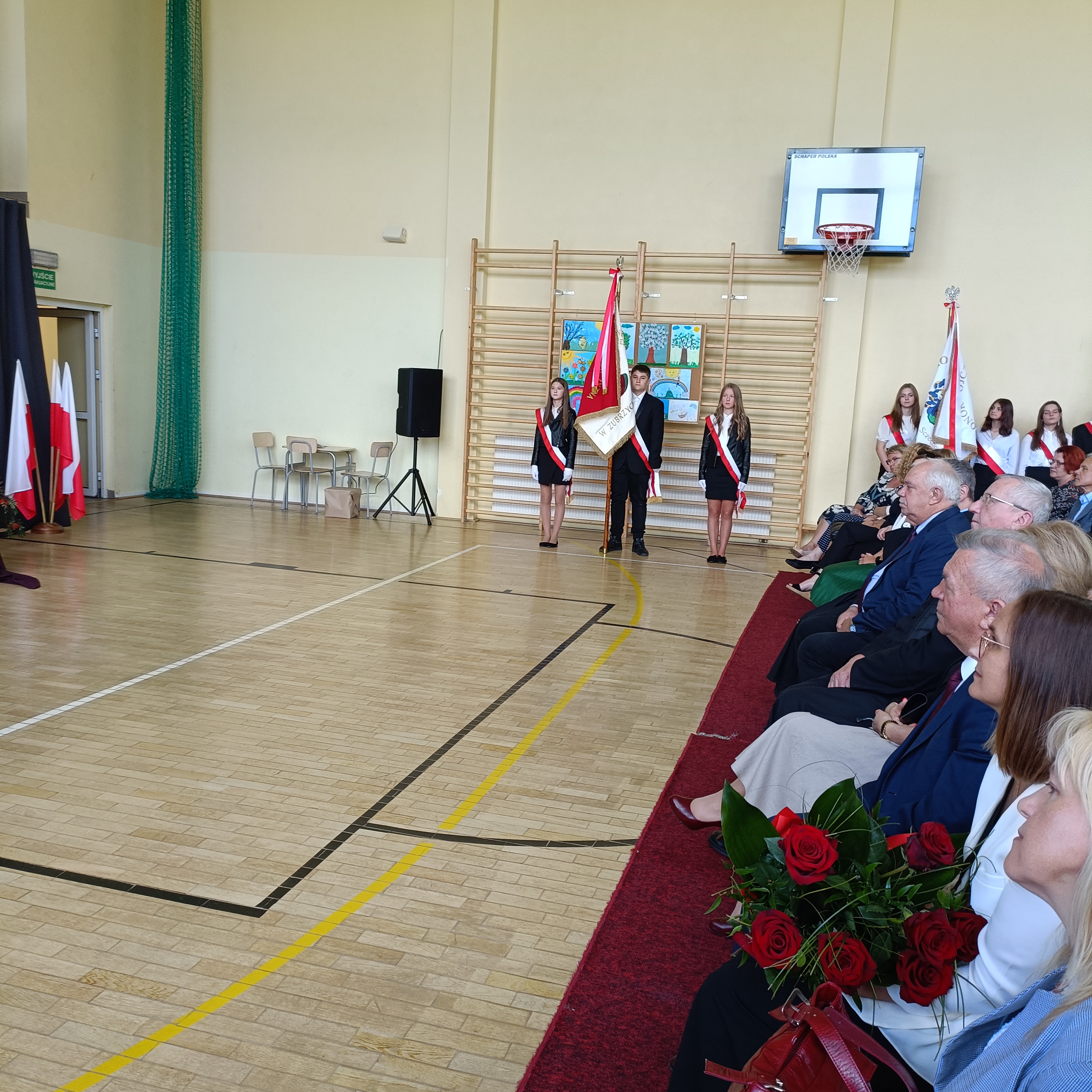 Przekazanie sztandaru uczniom 